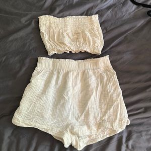 CREAM STRETCHY SET SHORT AND TOP